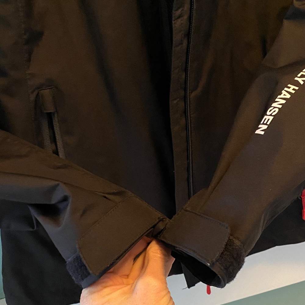 Helly Hansen Formula 1 (F1) 2022 Jacket with Honda Racing accents - Picture 12 of 16